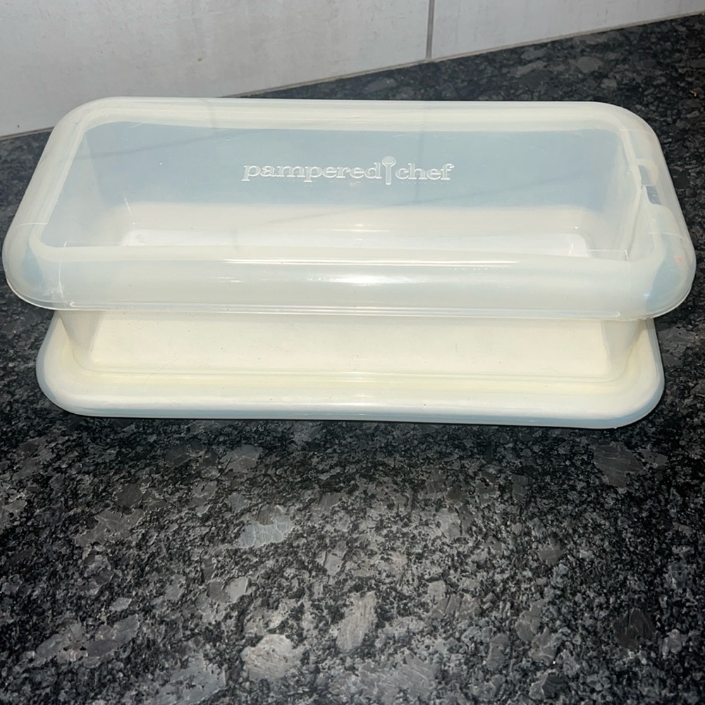 Ice cream cake maker. Inside dimensions are 9.5 x4. Make your own frozen treat!